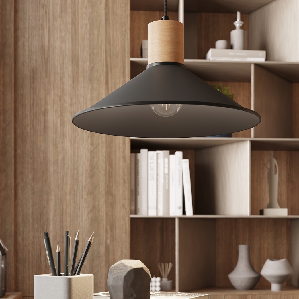 Suspension cône scandinave minimaliste bois et métal - ambiance allumée