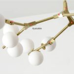 Lustre branche avec boules en verre moderne - vue rapprochée