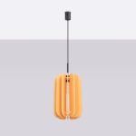 Suspension textile jaune safran avec lamelles arrondies en feutre, câble noir ajustable et ampoule apparente sur fond clair