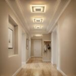 Le lustre plafonnier carré moderne aux motifs superposés blanc dans un couloir installé en série.