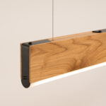 Suspension linéaire chêne design moderne — détail