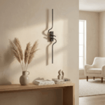 Une Applique murale lumière LED Applique murale spirale aluminium noir moderne en forme de spirale, fixée sur un mur beige avec une douce lumière chaude.