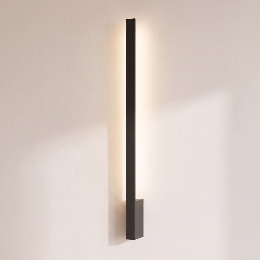 Détail du profilé allumé, lumière rasante sur le mur