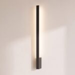 Détail du profilé allumé, lumière rasante sur le mur