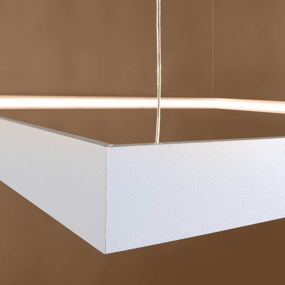 Détail d'un angle du cadre et de sa face lumineuse