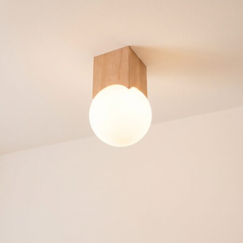Lustre plafonnier Japandi en bois clair et verre opalin, bois