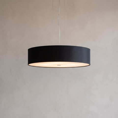 Suspension ronde en tissu noir de 50 cm allumée