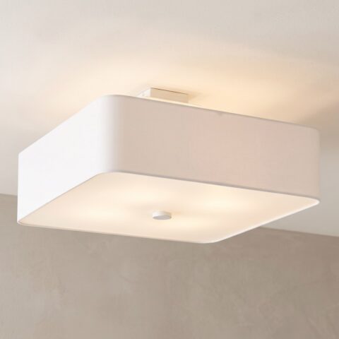 Plafonnier carré en tissu blanc allumé au plafond