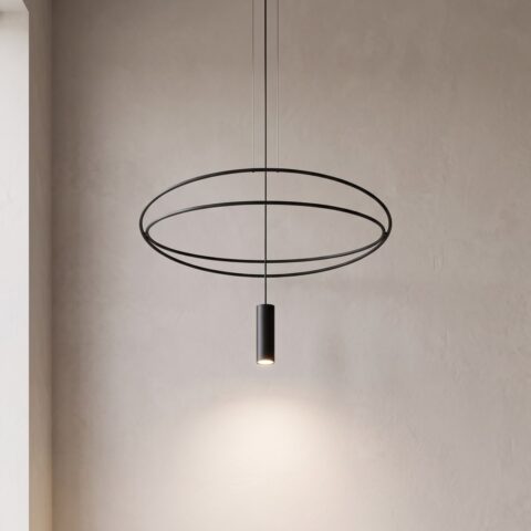 Suspension anneau de métal noir et un spot allumée