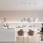 Suspensions globes en verre au-dessus d'une table de cuisine