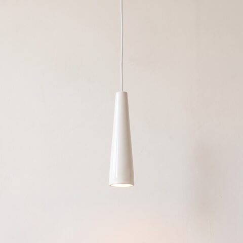 Suspension minimaliste en céramique blanche avec abat-jour évasé, blanc