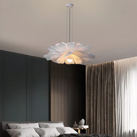 Suspension fleur blanche, taille L (Ø 60 cm), dans une chambre